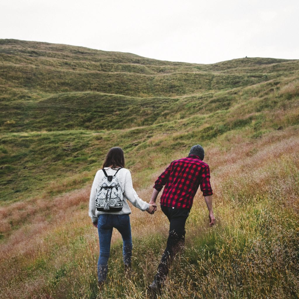 Couple hiking together symbolizing perseverance and resilience through gratitude.