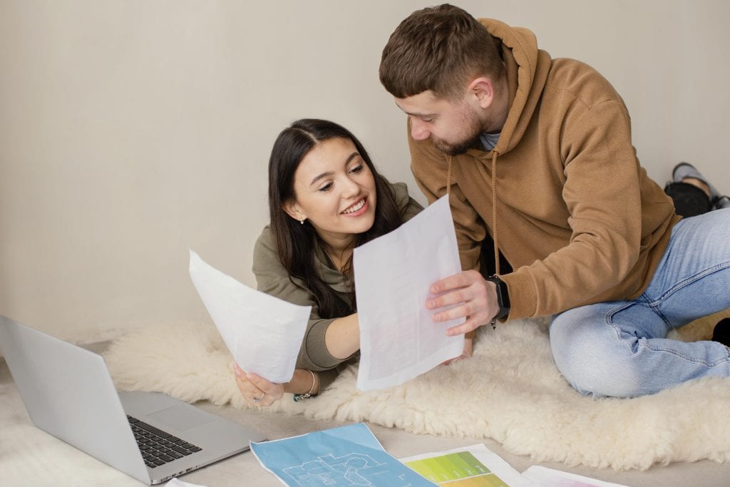 Couple budgeting together symbolizing emotional investment through gratitude.