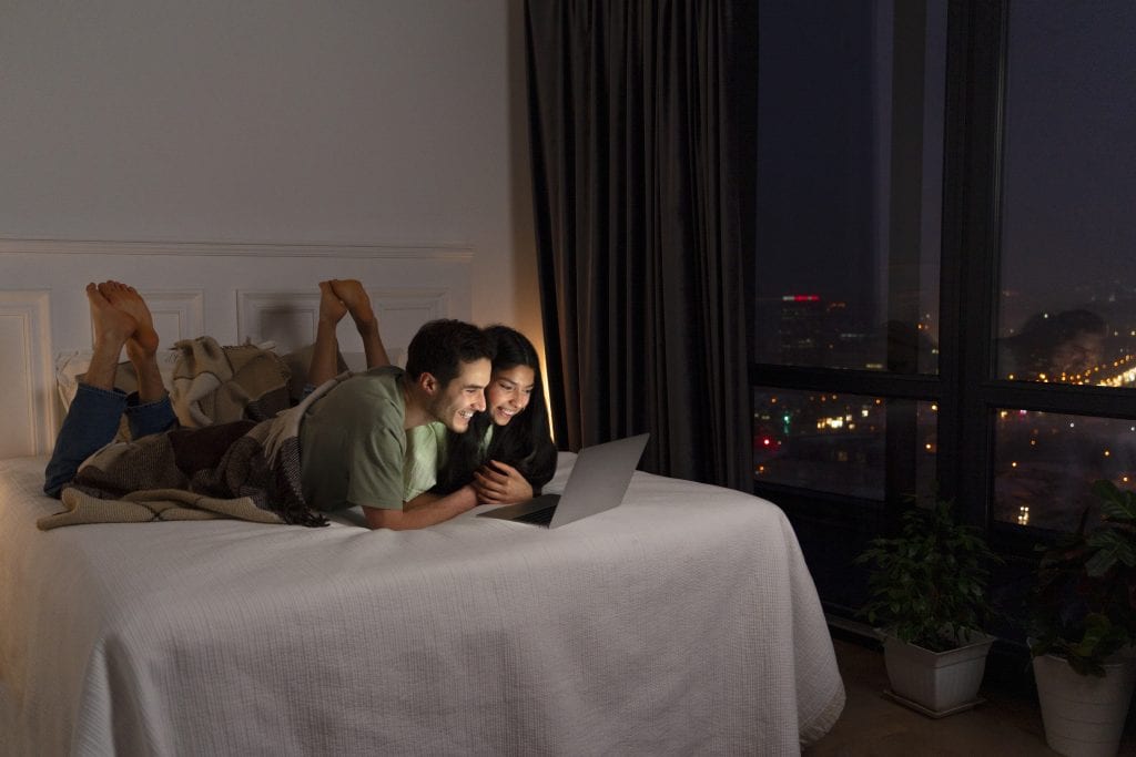 Pre-Deciding Your Evenings: Simple Rituals That Trigger Closeness on Busy Days